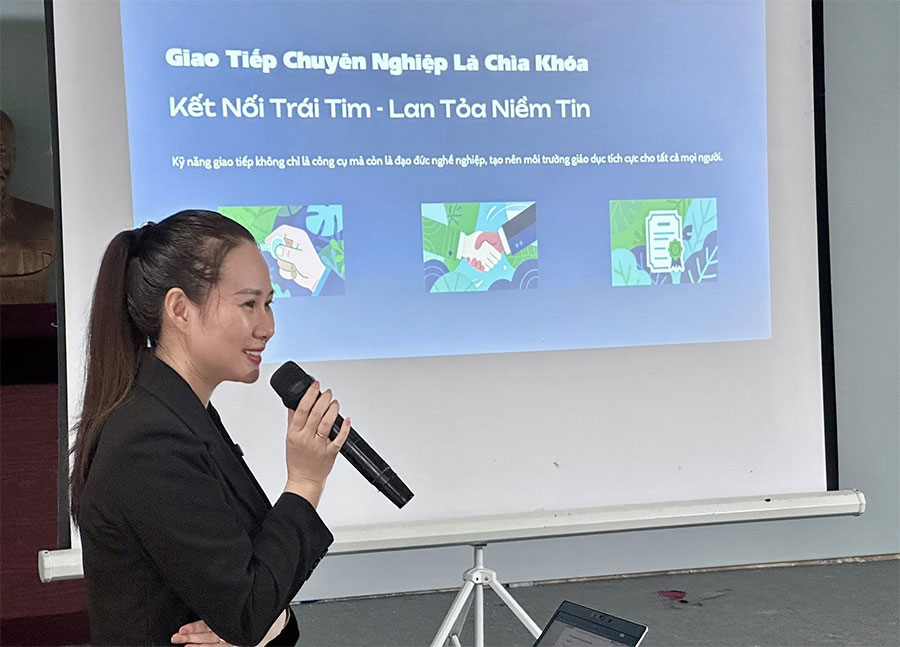 Đo tạo chuyn mn mầm non